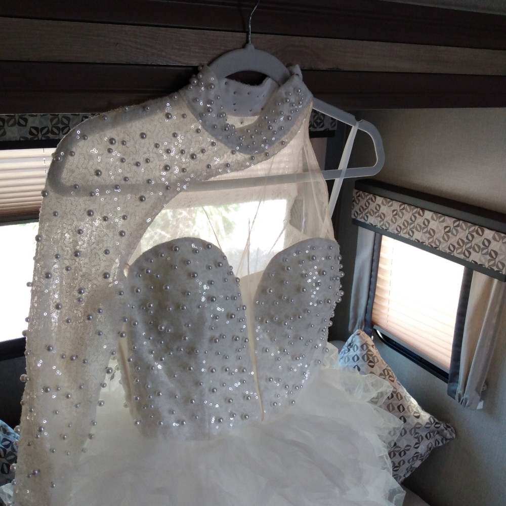 Catwalk connection Bridal  dress with pearl  sleeve and tulle bottom with slit